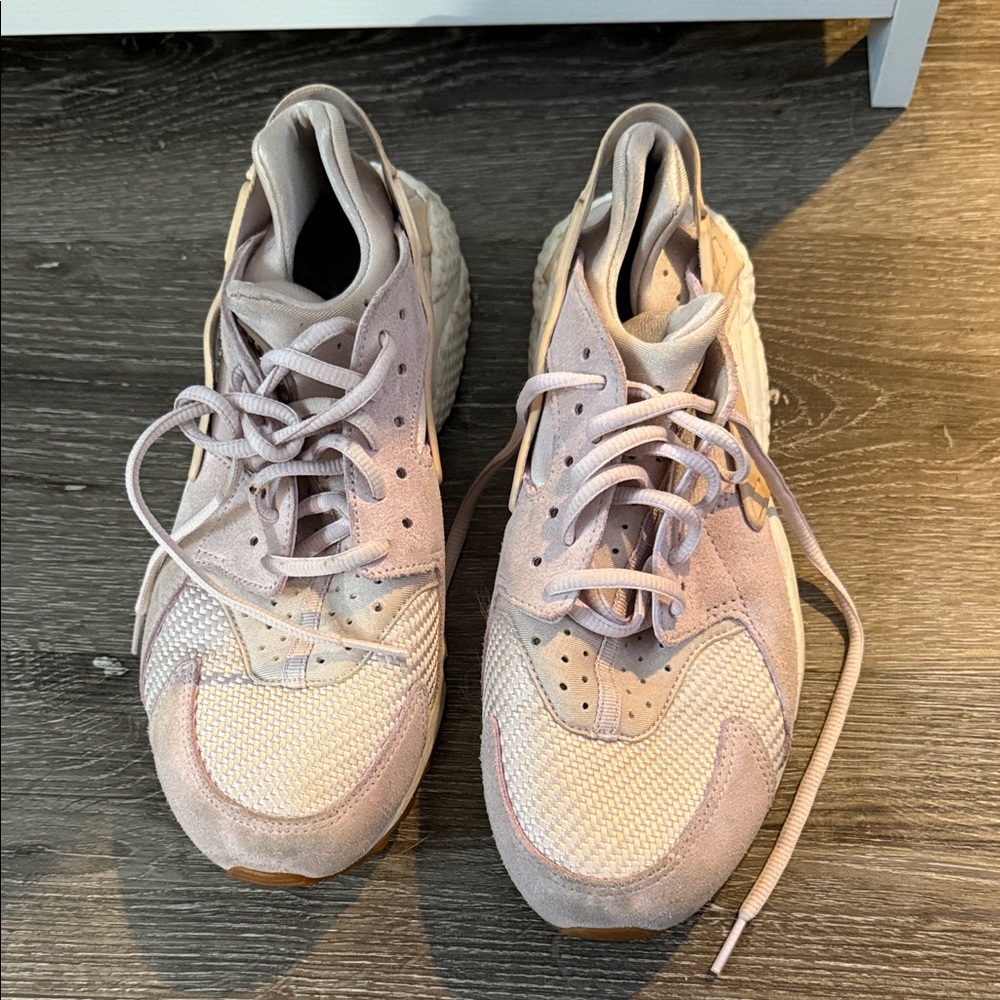 Nike Women's Light Pink Sneakers